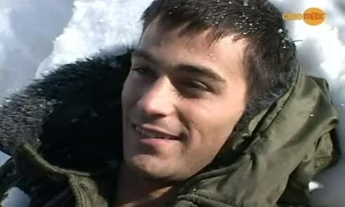 Yossi--Jagger-cz-dabing csfd-70-romanticko valecny-vojak-armady-ma-milostnou-a feru-se-svym-velitelem avi