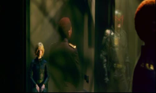 Soudce-Dredd-2012-akční-scifi-(R) -cz avi
