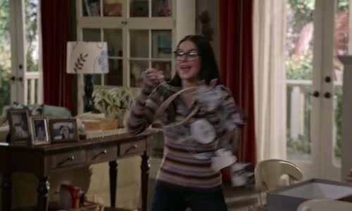 Modern Family S10E17 CZtit V OBRAZE mkv