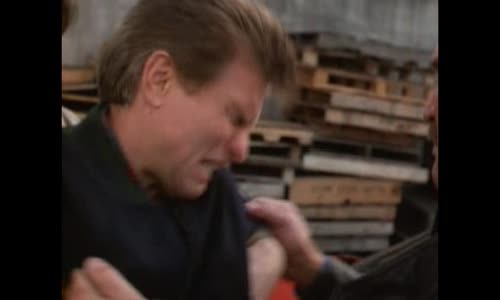 MacGyver - 6x11  Tvrdě na tělo (DVDRip-Cz SS23) avi