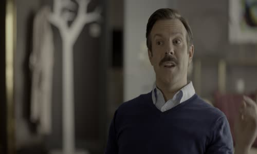 Ted Lasso S01E02 cz tit HDR 2160p WEB H265-SKEDADDLE mkv