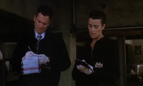 NCIS S05E17 Tvář mkv