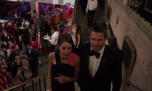 Arrow S05E01 Legacy 1080p 10bit BluRay AAC5 1 HEVC-Vyndros (CZ Audio) mkv