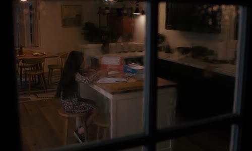 Zena v dome pres ulici od divky v okne S01E08 CZ dabing HD 1080p mp4