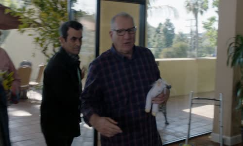 Modern Family S09E21 WEBRip x265-ION265 mp4