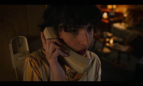 Stranger Things_S03E02_Kapitola druhá_ Krysy z obchoďáku mkv