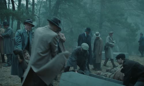 Babylon Berlin (2017) - S02E01 - Episode 1 (1080p BluRay x265) CZ dabing mkv