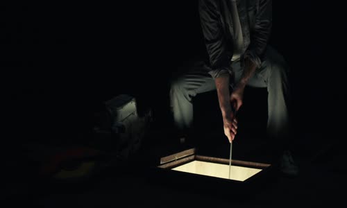 Shantaram S01E01 CZtit V OBRAZE 1080p mkv