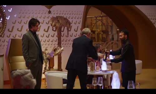 Avenue 5 S02E01 No One Wants an Argument About Reality 1080p HMAX WEB-DL DDP5 1 x265 (CZ ENG Audio) mkv