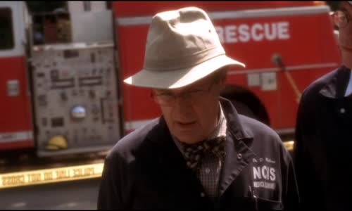 NCIS S03E05 (051) (2005 SD) Záměna (SD) mp4