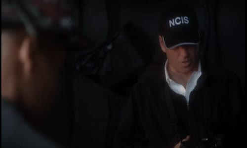 NCIS S09E21 (207) (2012 SD) Oheň (SD) mp4