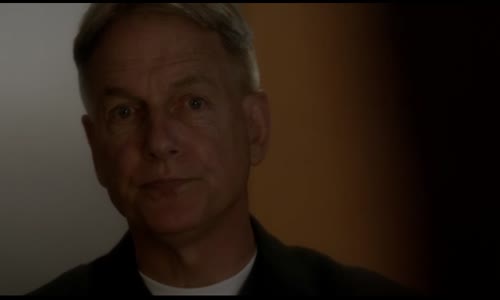 NCIS S11E01 (235) (2013 SD) Atentát (SD) mp4