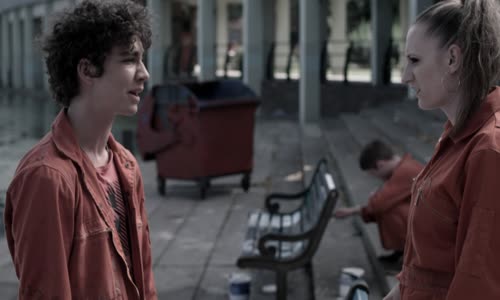 Misfits Zmetci - Misfits S01E01 1080p HMAX WEB-DL DD2 0 H 265 (CZ ENG Audio) mkv