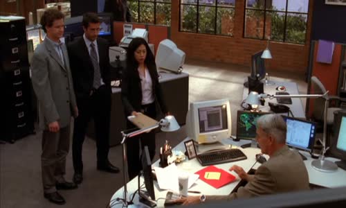 NCIS 6x01 - Poslední muž avi