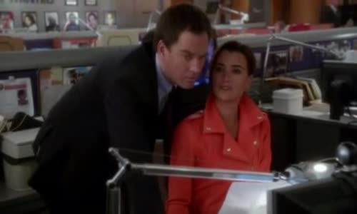 Námořní vyšetřovací služba (NCIS)-s10e14-Kanárek CZdabing avi