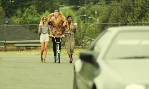 MACKLEMORE & RYAN LEWIS - THRIFT SHOP FEAT WANZ (OFFICIAL VIDEO) mp4