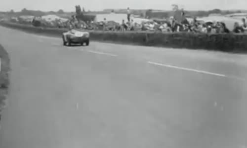 Z baru rovnou do kokpitu – legendárních 24 hodin Le Mans (1953) mkv