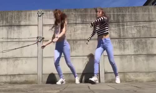 Hatsune-Mikus-Ievan-Polka-shuffle-d ance-2 mp4