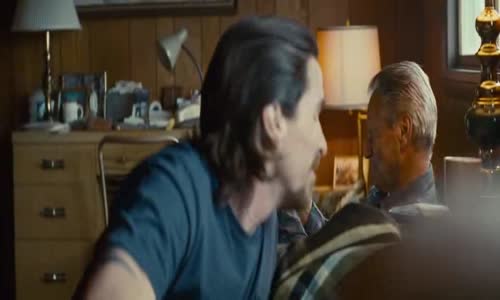 Pryč od pece (Christian Bale,Woody Harrelson,Casey Affleck,Zoe Saldana-2013 Krimi-Drama-Thriller-Bdrip ) Cz dabing avi