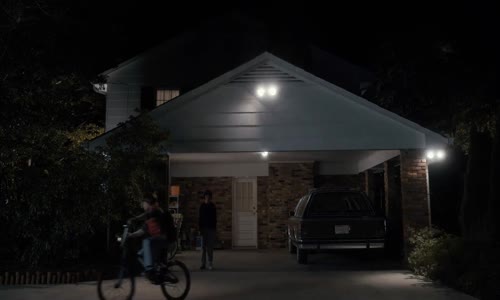 stranger things s01e01 1080p webrip x264-skgtv mp4