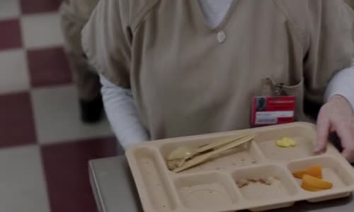 Orange Is the New Black S01E12 - Podraz mě jednou (CZ)_480p mp4