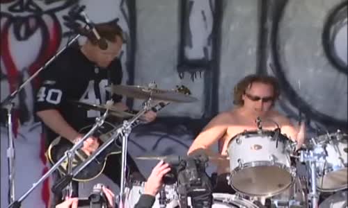Koncert - Metallica feat  Bob Rock - Live at Oakland Raiders Parking Lot (2003) [Full Pro-Shot] avi
