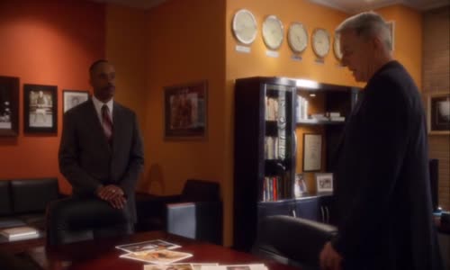 NCIS 8x18 - Za hranicí protokolu avi