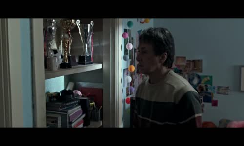 Stopy spravedlnosti (Jackie Chan,Pierce Brosnan,Rory Fleck Byrne-2017 Akční-Krimi-Drama-Mysteriózní-T hriller) Cz dabing avi