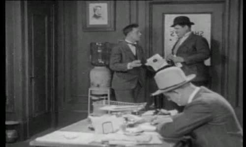 Laurel & Hardy - Bacon Grabbers (B&W) DVDRip XviD-DIE-DVD20 avi