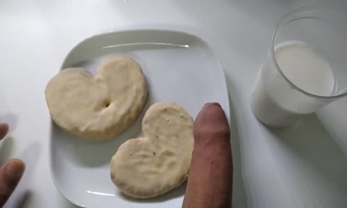  Chico Muy Guarro Preparo Un Desayuno Especial para Ti Leche Y Palmera con Crema De Semen mp4