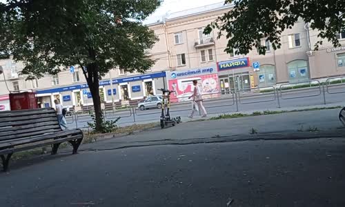 Парень дрочит на публике Экстрим mp4