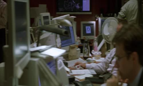 Bourne 01 - Agent bez minulosti (Matt Damon 2002) Cz -akční avi