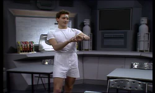 Červený trpaslík Red dwarf S01E02 Ozvěny budoucnosti avi