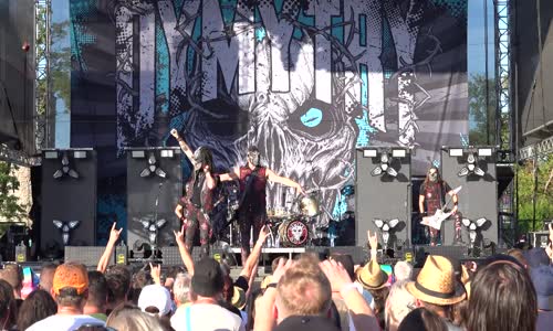 Dymytry - Dej Bůh štěstí (Hrady CZ - Veveří, 12 8 2023) mp4