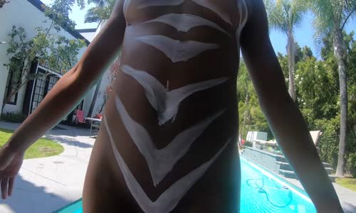 Body Painting Tauj with Stripes mp4