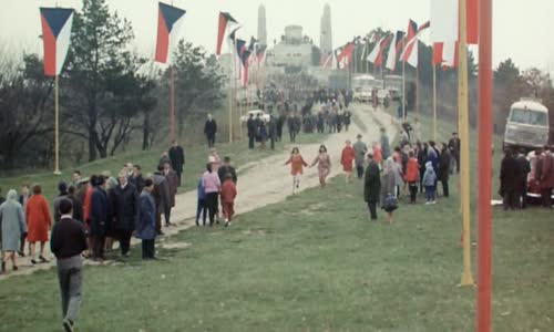 Vtáčkovia,siroty a blázni (1969) Sk avi