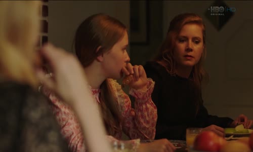 OSTRÉ PŘEDMĚTY (2024) s01e02 - Špína (CZ 2 0, AVC) 1080p - ludasj mkv