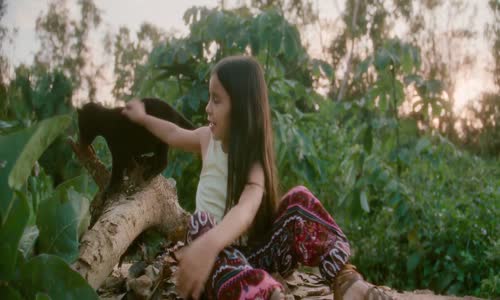 Ella a černý jaguár - Ella a čierny jaguár - Autumn and the Black Jaguar - Le Dernier Jaguar (2024 FRA) (1080p 24bit x265 WEB HighQ) CZ Dabing mkv