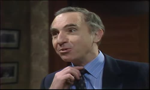 Yes Minister (Jistě pane ministře) S02E03 CzDab mp4