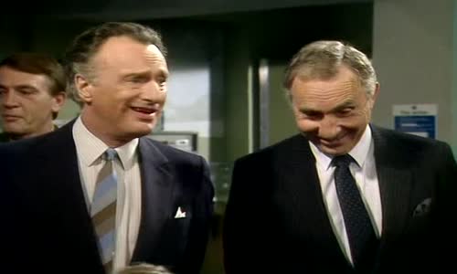 Yes Prime Minister (Jistě pane premiére) S01E01 CzDab mp4