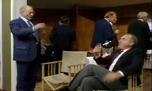 Yes Prime Minister (Jistě pane premiére) S01E03 CzDab mp4