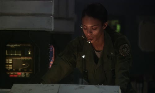 Battlestar Galactica (2004) S01E01 Třicet tři HD 1080p cz mkv