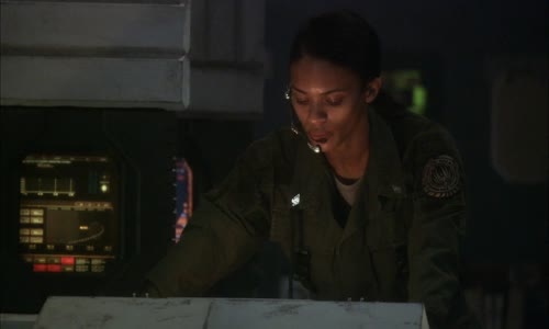 Battlestar Galactica (2004) S01E01 Třicet tři cz mkv