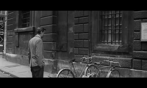 Belmondo-1966-Paris brûle-t-il (Hoří v Paříži-Leslie Caron) fre ,cz ttl avi