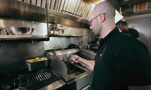Diners, Drive-Ins, and Dives_S24E09_South Beach mp4