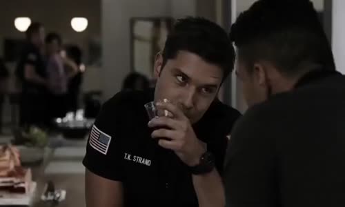 V plamenech s02e02_HD mp4