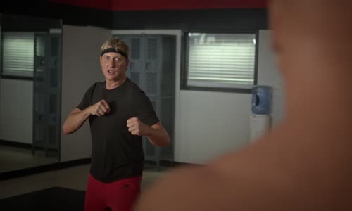Cobra Kai_S06E15_Regenerovaný machr mkv
