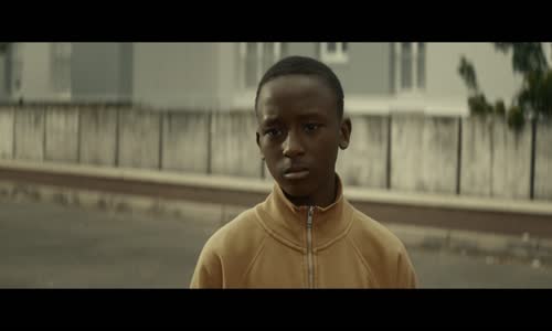 V jeho stínu - (Francie)(Kaaris, Alassane Diong, Carl Malapa, Assa Sylla )(2023) CZ dab Leg mkv