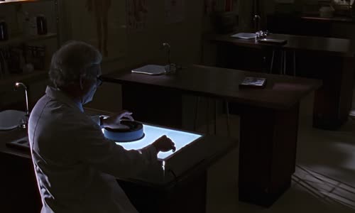 Buffy, přemožitelka upírů - 1x04 (1997) CZ dab - Učitelčin mazlíček mkv