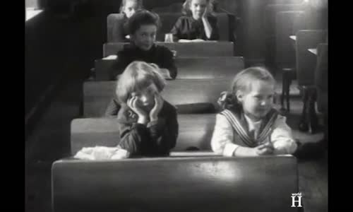 POPRAVA Ans Van Dijk - bestiální židovské nacistické kolaborantky podezřelé ze zrady ANNE FRANK mp4